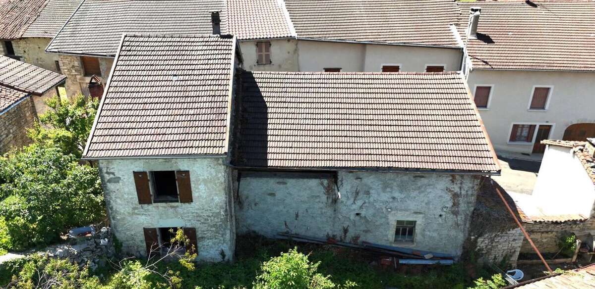 Ancien corps de ferme en pierre à rénover -  Fort potentiel au coeur du Jura - photo 3