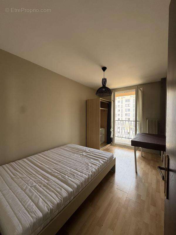 Appartement 4 pièces Villeurbanne - 249000 € - photo 4