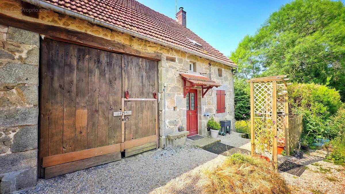 Maison à SAINT-PARDOUX-LES-CARDS
