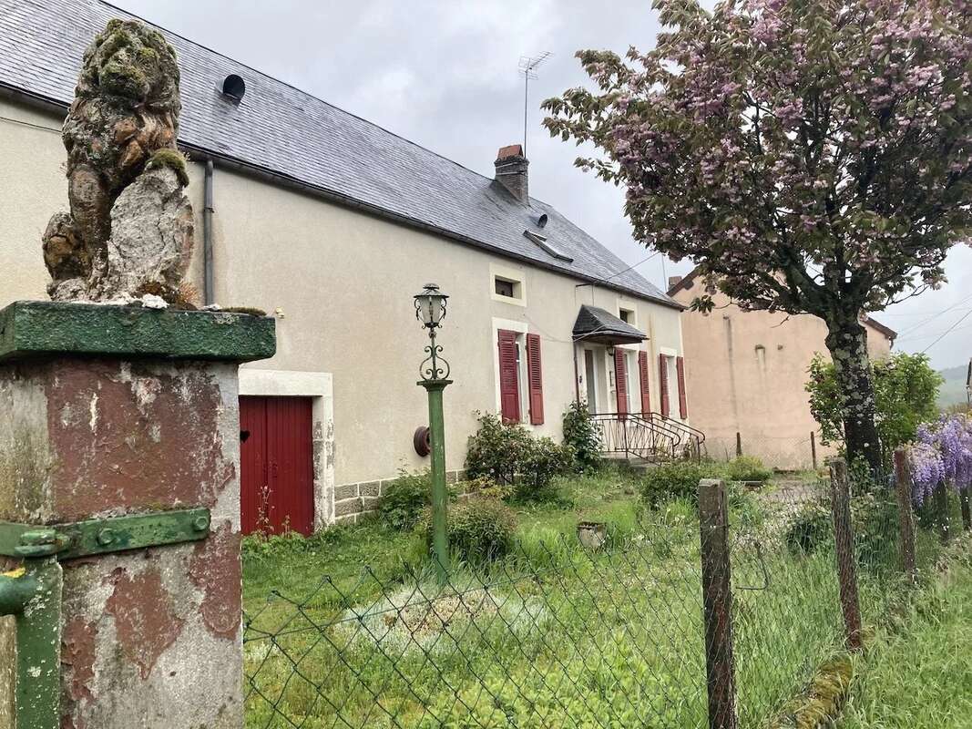 Maison à MONTIGNY-EN-MORVAN