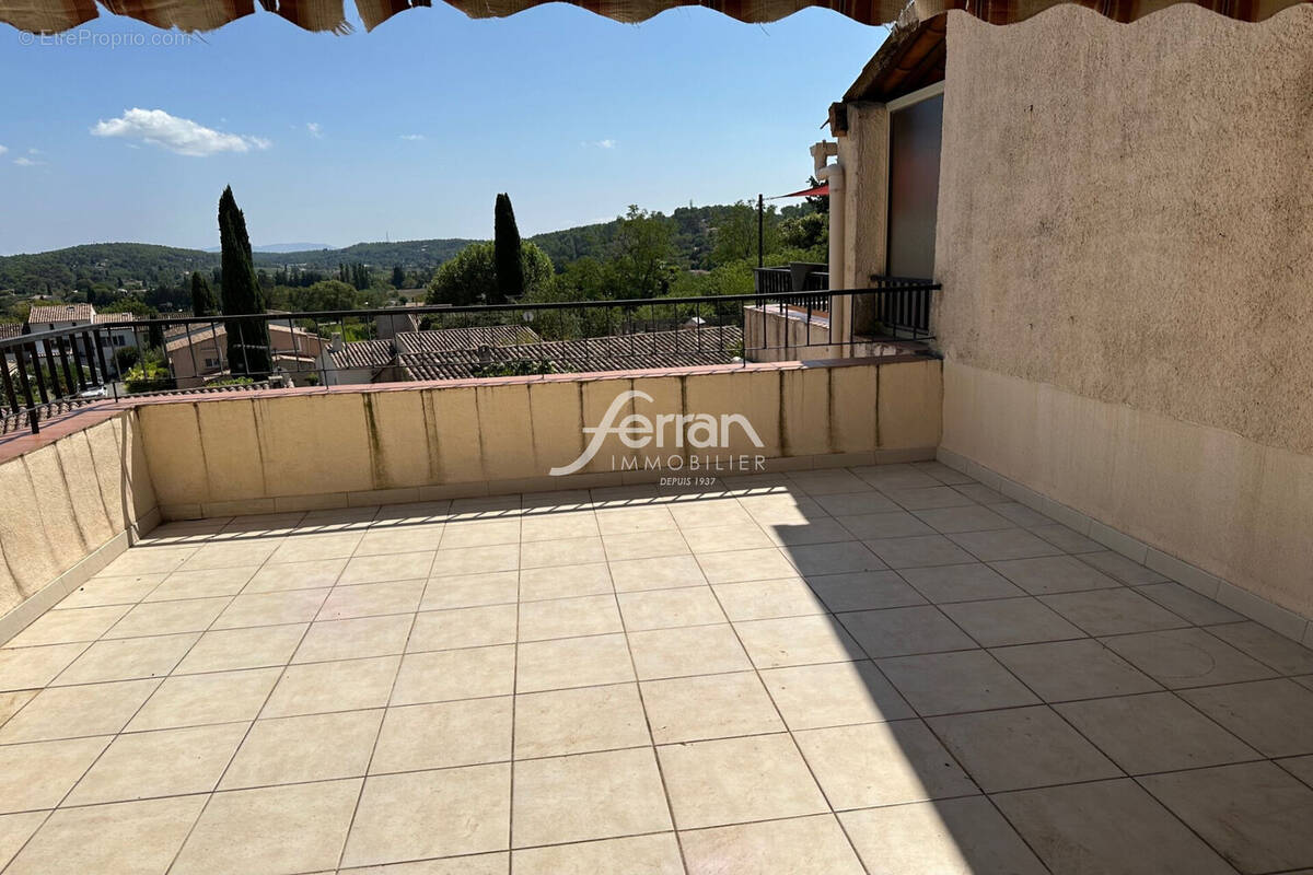 Appartement à LORGUES