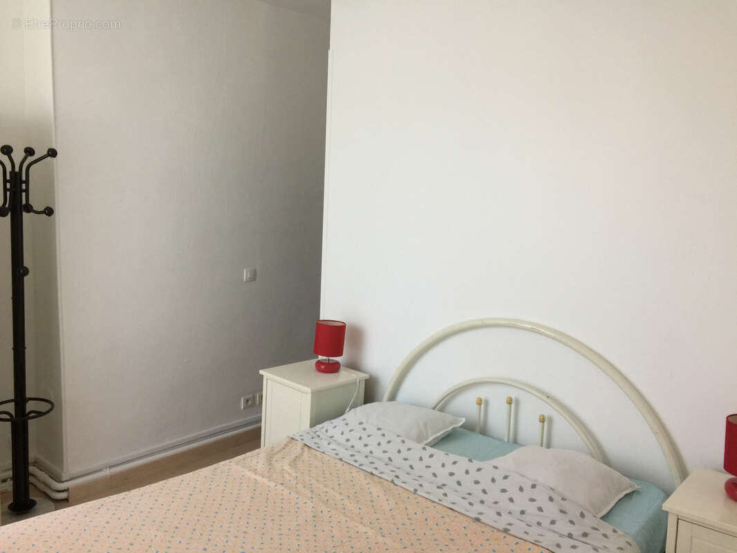 Appartement à VENEUX-LES-SABLONS