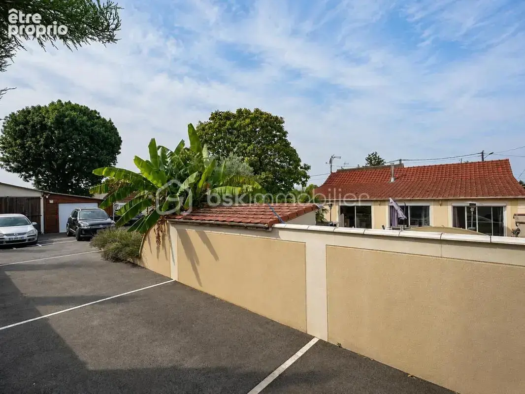 Maison de plain-pied avec piscine et terrain de 1 039 m² – Gastins - photo 12