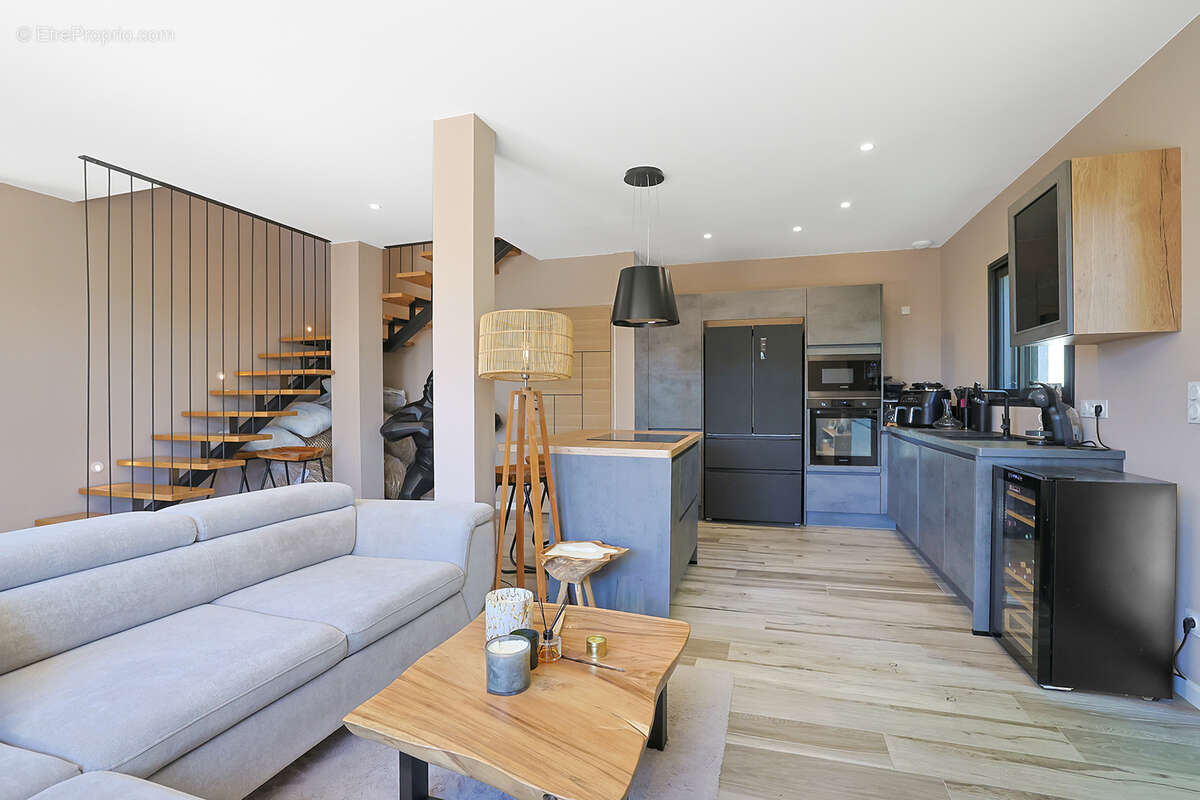 Maison à SOLLIES-PONT