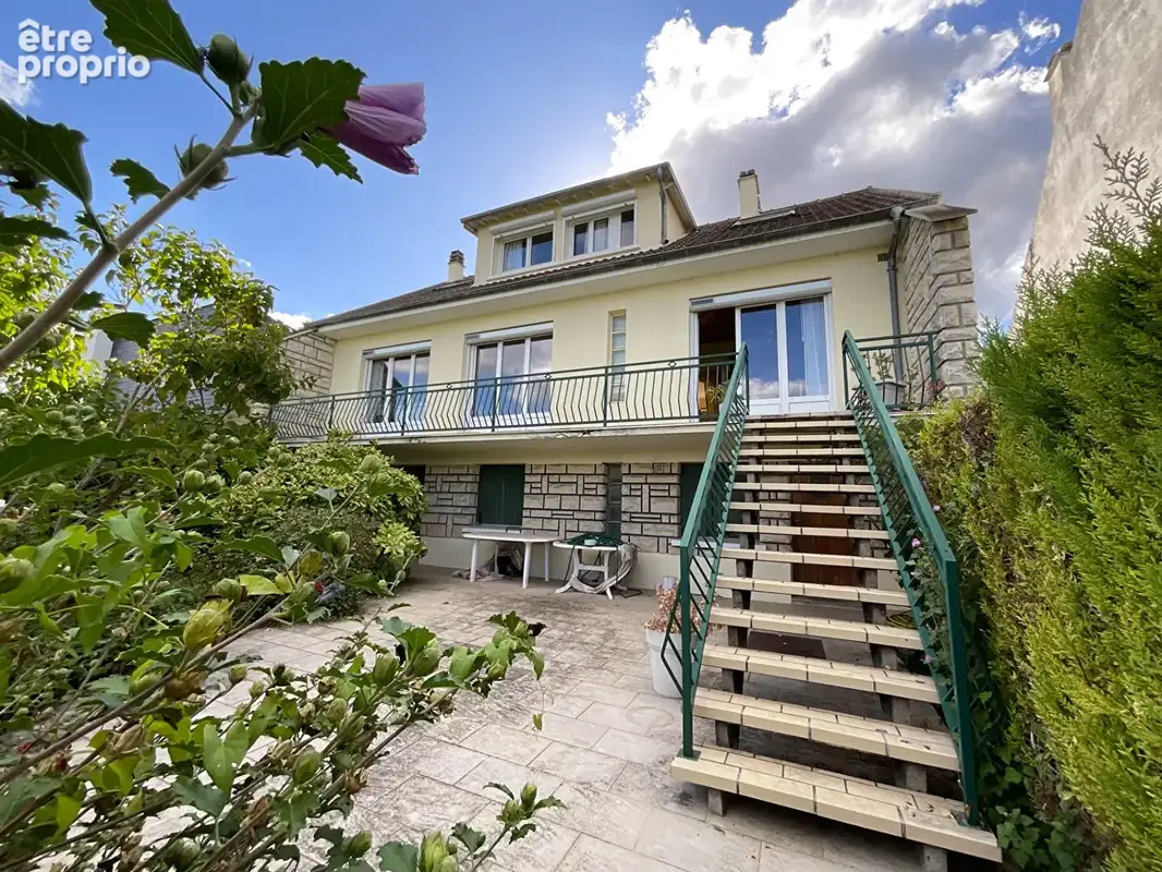 Maison à MAURECOURT