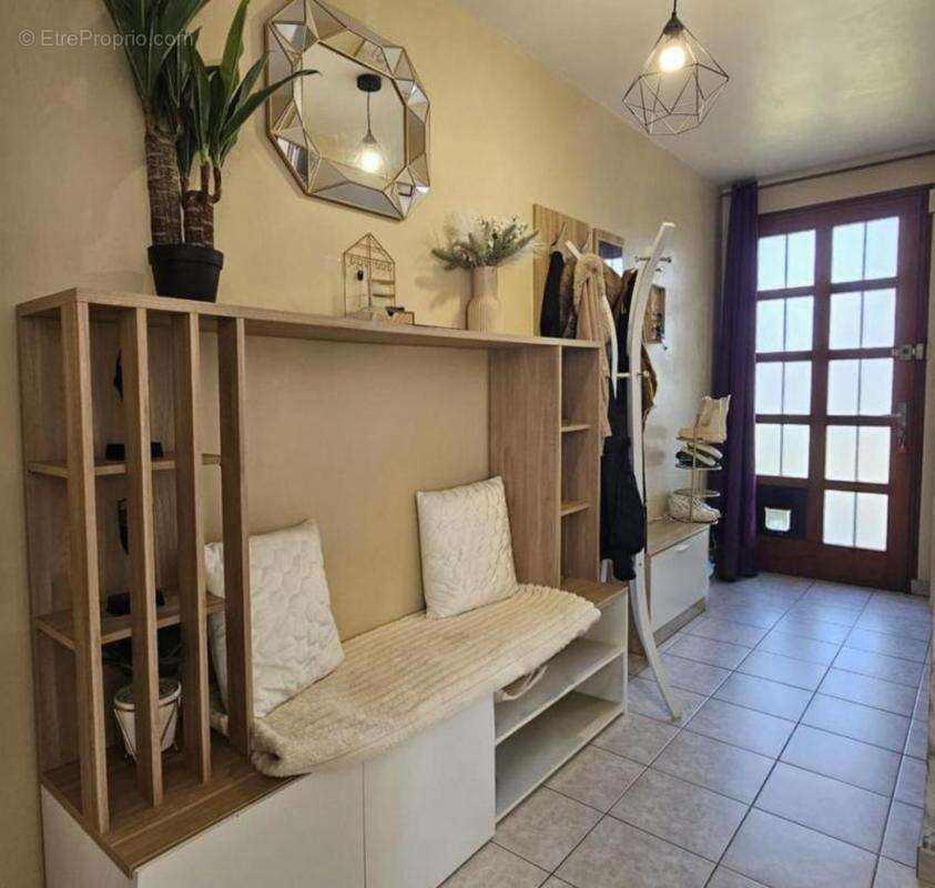 Noyant centre – Plain-pied 3 chambres, jardin sans vis-à-vis et garage de 35 m² - photo 5