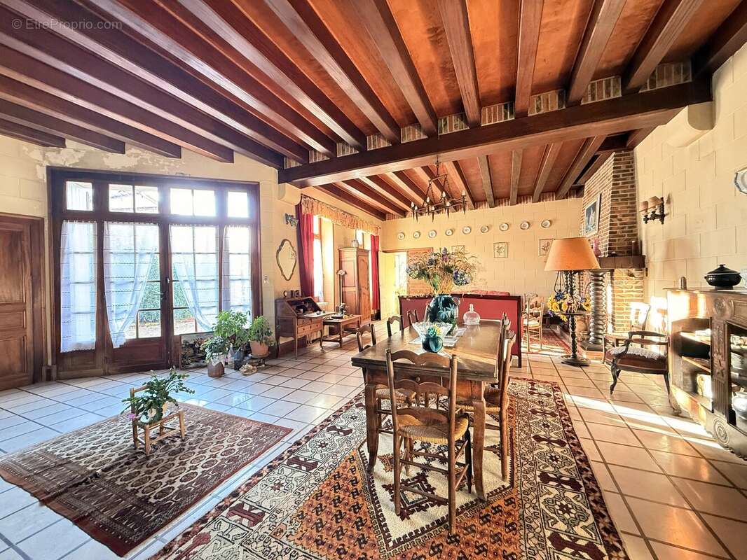 Maison à SALLES-DE-VILLEFAGNAN