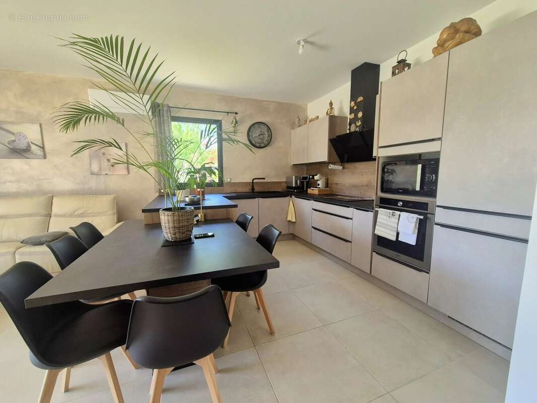 Appartement à VENTABREN