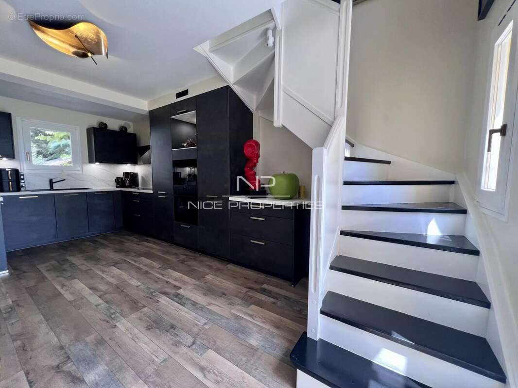 Charmante maison rénovée avec jardin, terrasse et piscine en résidence – Cannes La Bocca. - photo 8