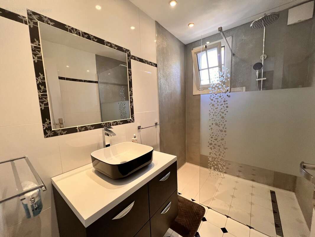 Maison à SAINT-SATURNIN-LES-APT