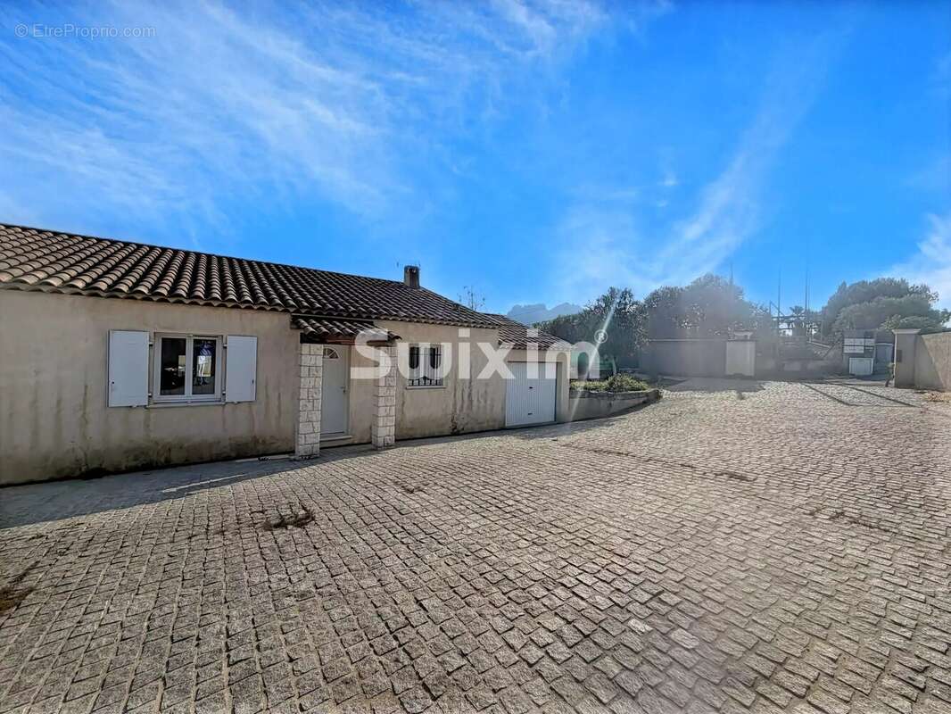 Maison à ROQUEBRUNE-SUR-ARGENS