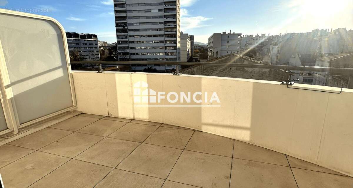 Appartement à MARSEILLE-4E