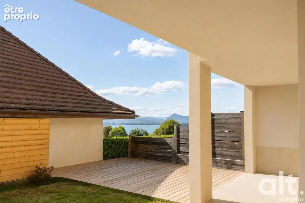 Appartement à Veyrier-du-Lac — jardin et vue lac - photo 9