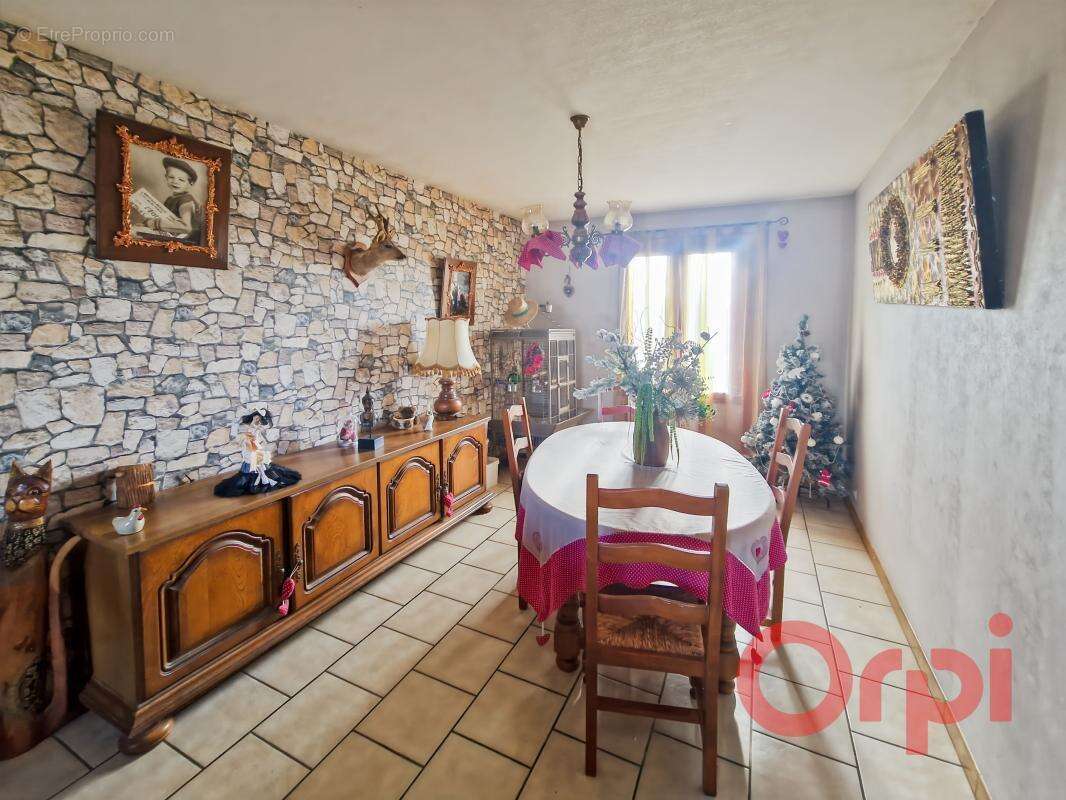 Maison à LA GUERCHE-SUR-L'AUBOIS