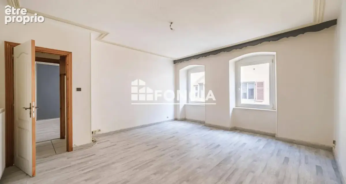Un appartement d'exception, généreux dans ses volumes, idéalement situé au cœur de la charmante ville de Thann — véritable invit - photo 4