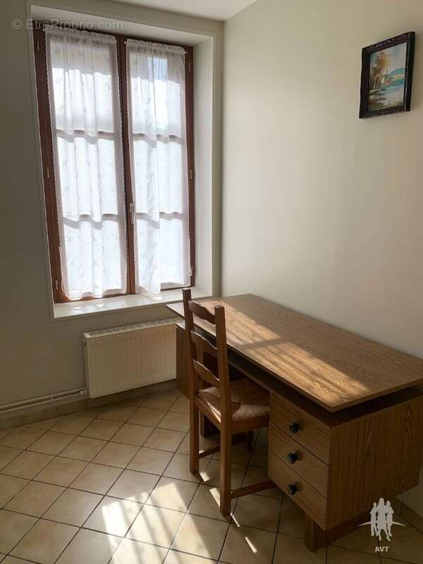 Maison à AZAY-LE-FERRON