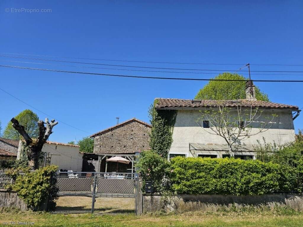 Maison à NANTEUIL-EN-VALLEE
