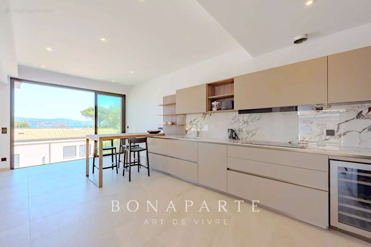 SAINT-TROPEZ GASSIN Exclusivité : Superbe villa-appartement en duplex avec vue mer exceptionnelle - photo 26