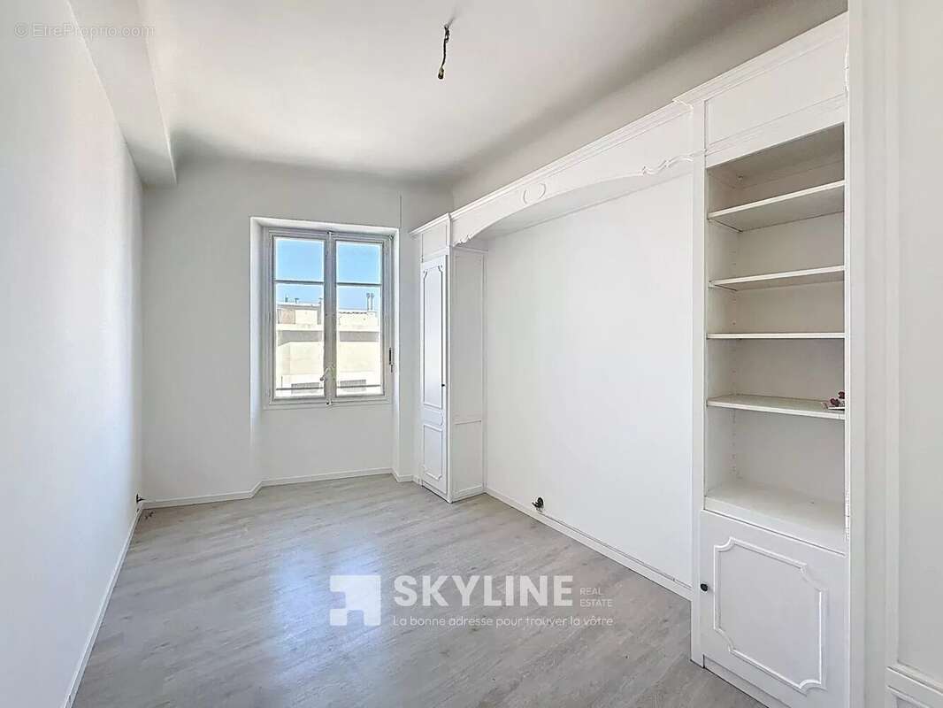 Appartement à MARSEILLE-1E