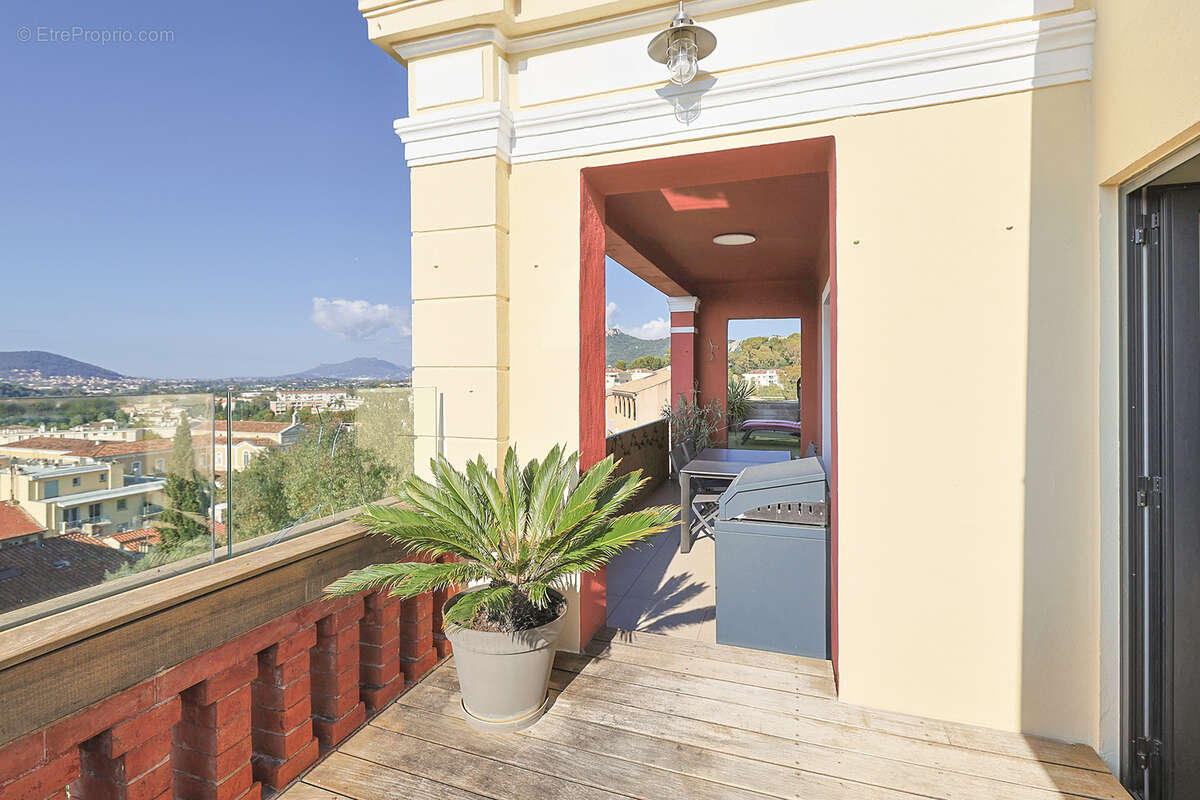 Appartement à HYERES