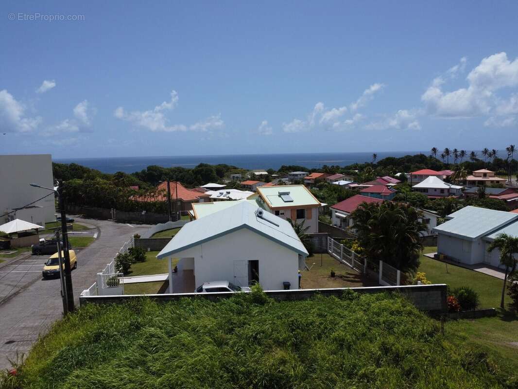 Terrain à LE LORRAIN