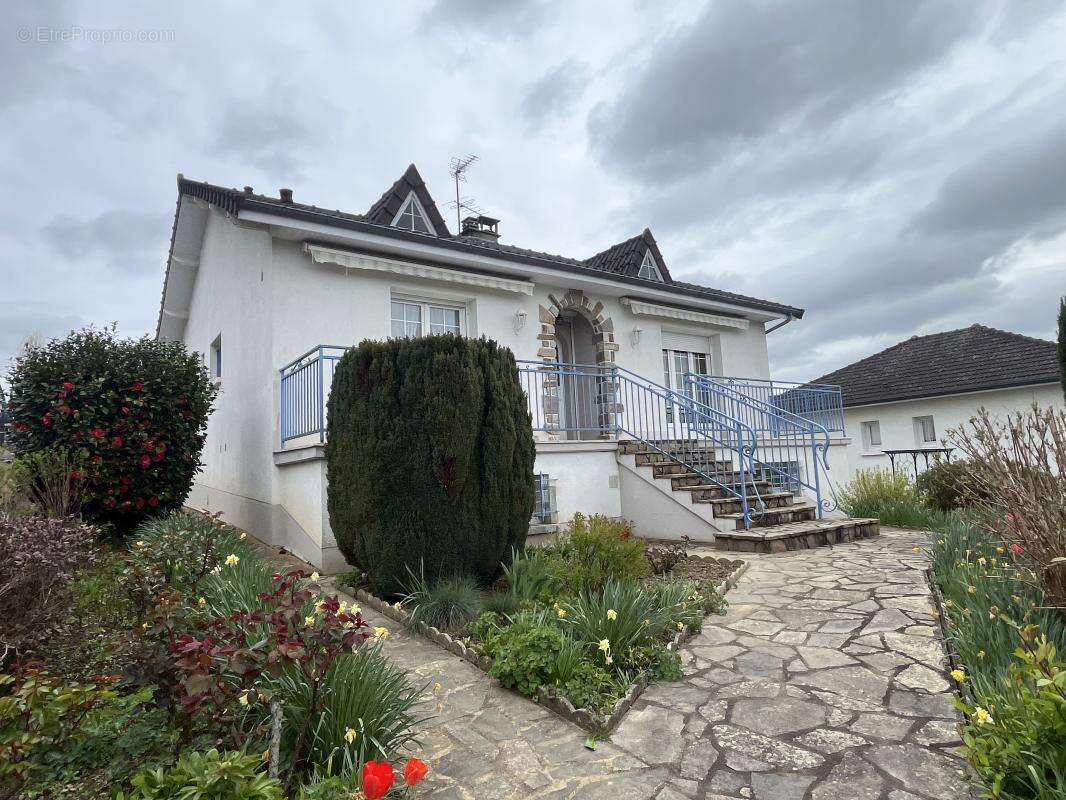 Maison à SAINT-JUNIEN