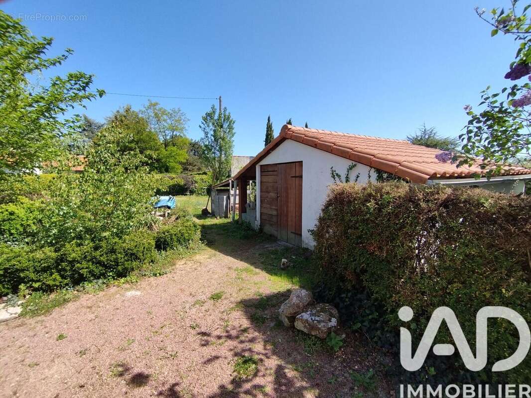 Maison 139 m² à Bressuire  - photo 2