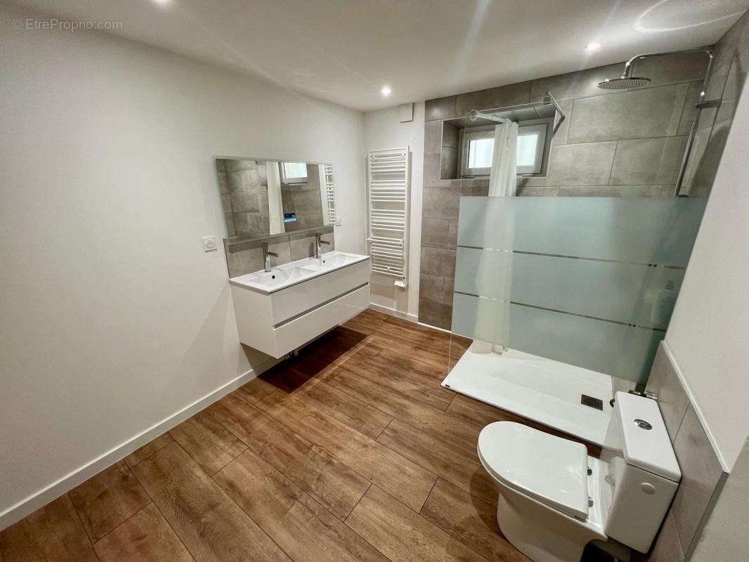 Appartement à ESPINASSES