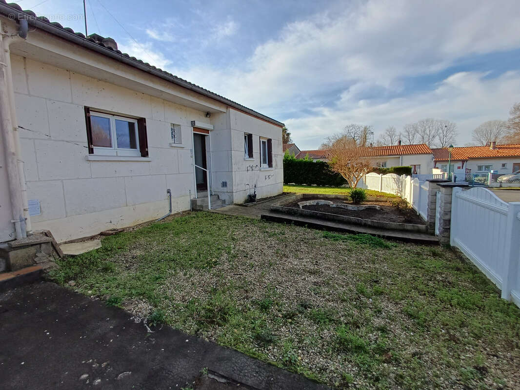 Maison à BAIGNES-SAINTE-RADEGONDE