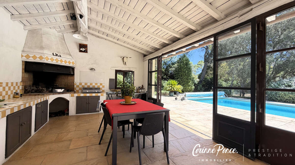 Nîmes maison de caractère type 5 Corinne Ponce immobilier - photo 2