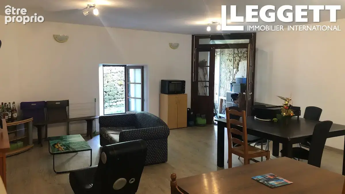 Ensemble immobilier à fort potentiel — Idéal investisseur ou projet mixte au coeur de Nanteuil en Vallée - photo 3