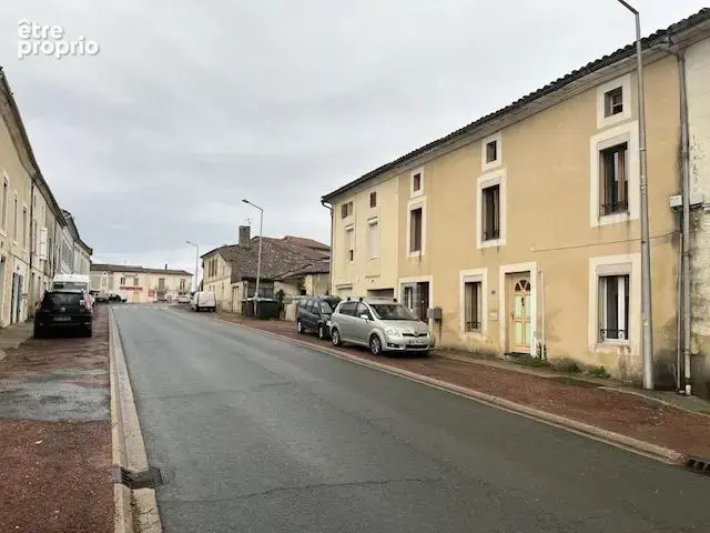 Maison 195 m² à Montlieu-La-Garde  - photo 2