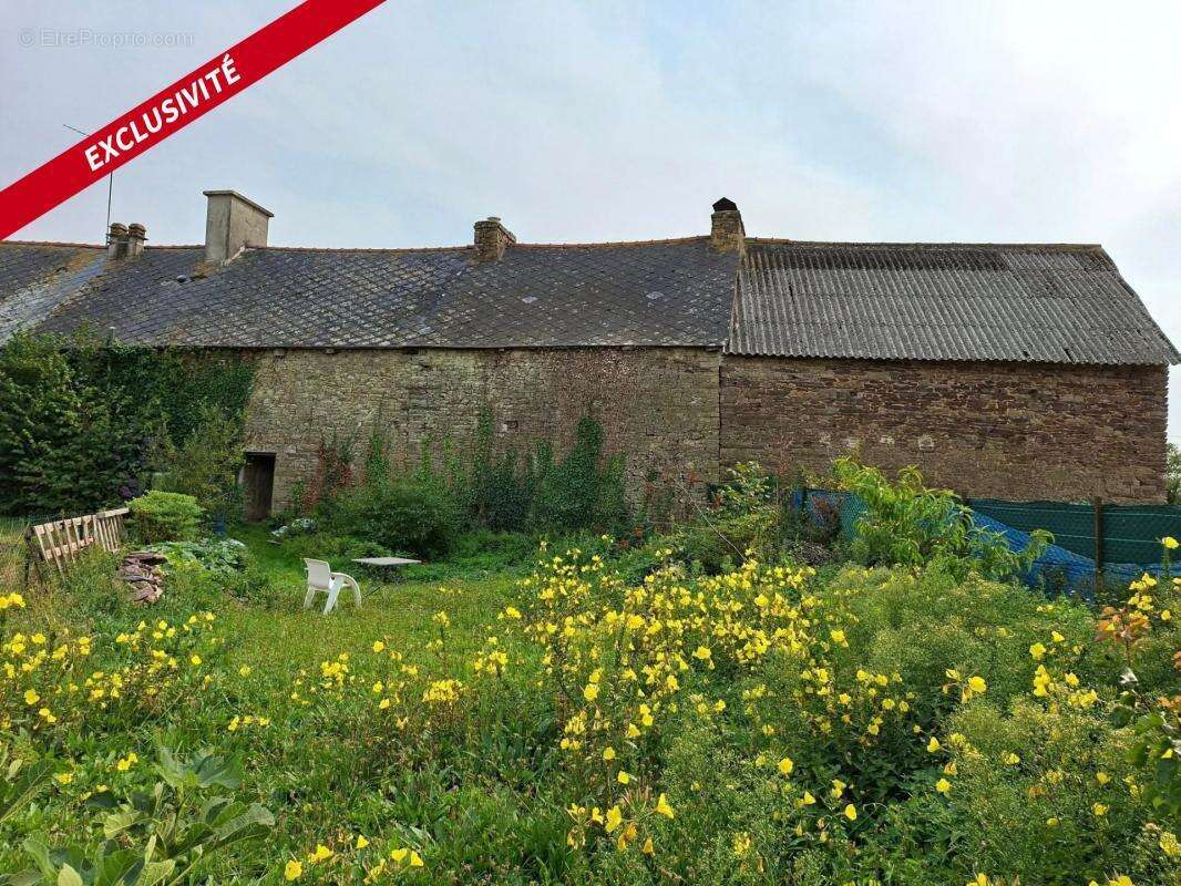 Maison à NEANT-SUR-YVEL