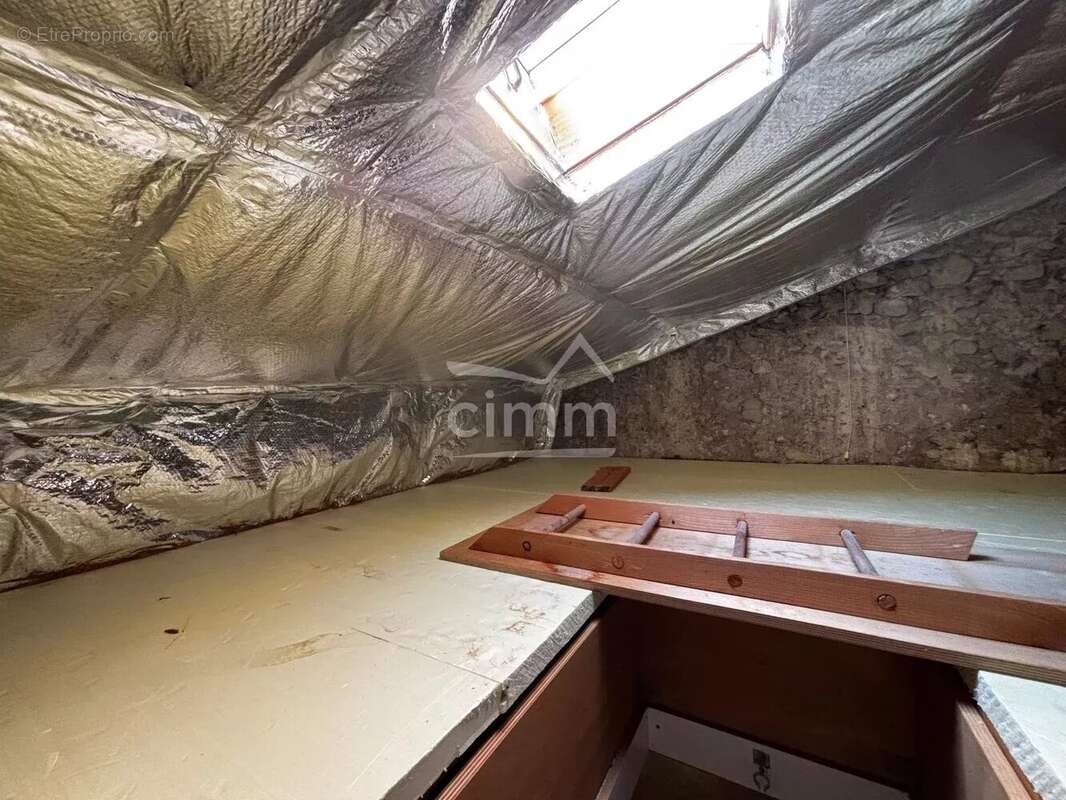 Maison à LARAGNE-MONTEGLIN