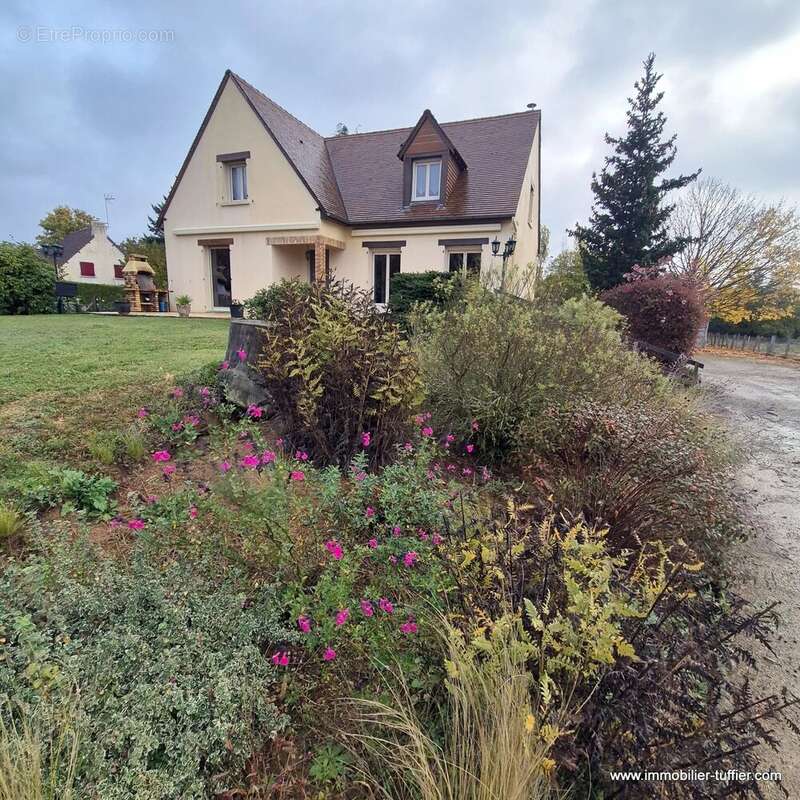 Maison à SAVIGNE-L&#039;EVEQUE