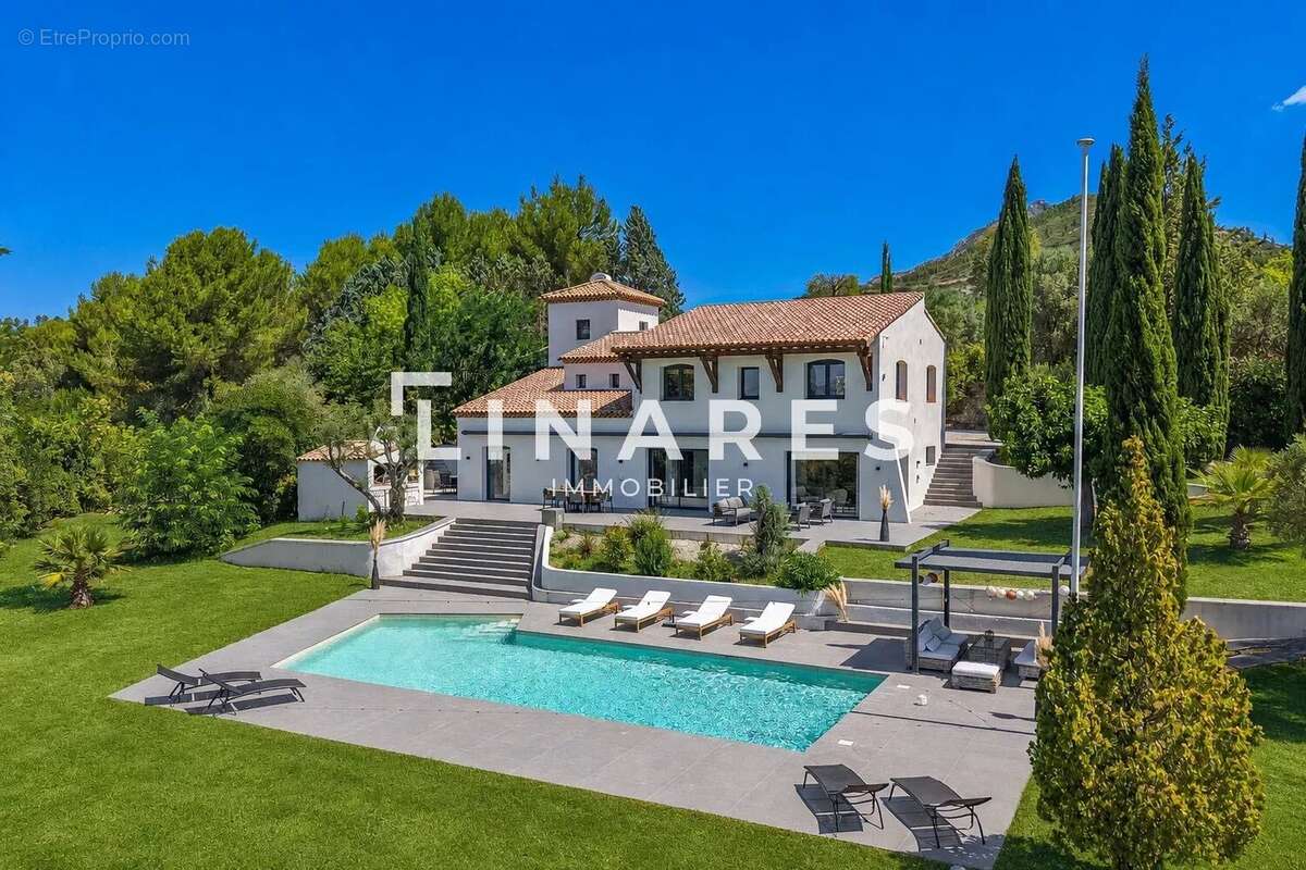 L'ICONIQUE - Villa T6 de 343m² - Dépendance - Piscine - Court de tennis - Terrain de 8000m² - 13420 GEMENOS - photo 23