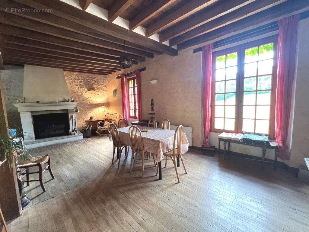 Maison à VILLENEUVE-SUR-YONNE
