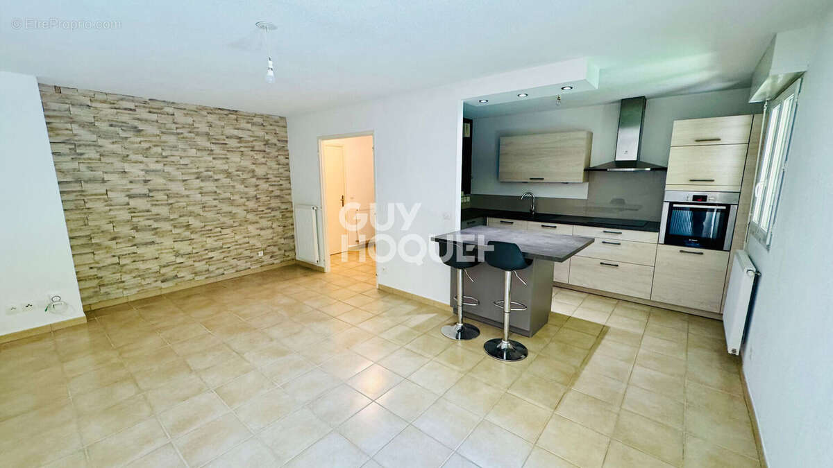Appartement à CRUSEILLES
