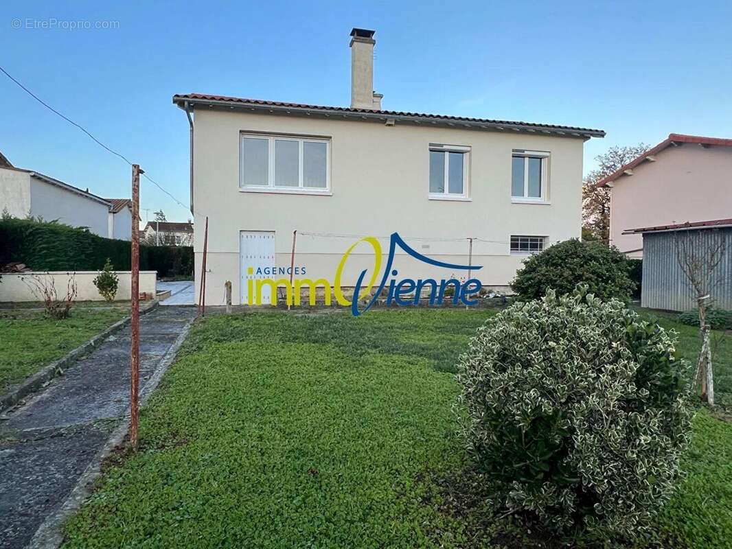 Maison à NIEUIL-L'ESPOIR