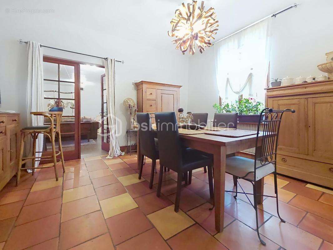Propriete + 2 studios loués 1 100€/mois – piscine – terrain clôturé arboré 2 200m² – - photo 7