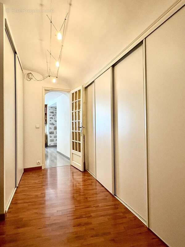 Appartement à PEILLE