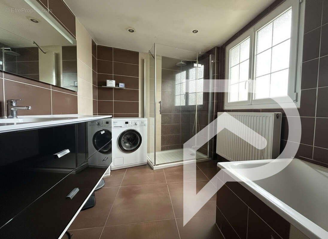 Maison à ESTREES-SAINT-DENIS