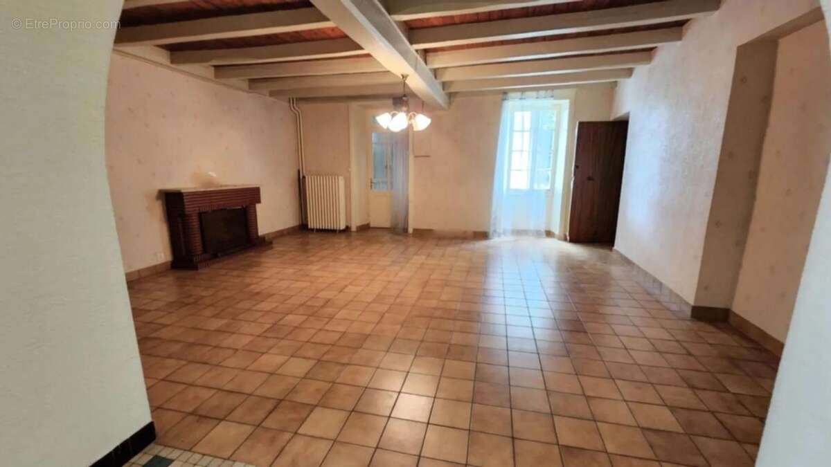 Maison à LA CAILLERE-SAINT-HILAIRE
