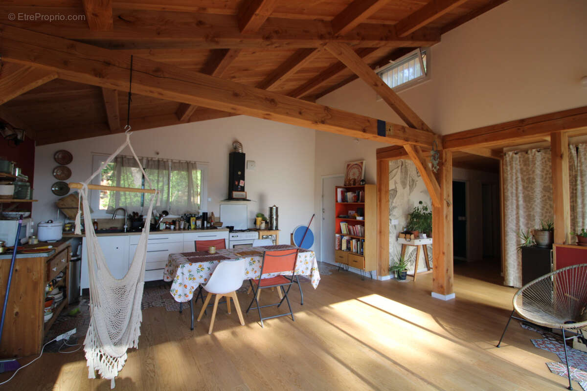 Charmante maison en bois de 98 m2 sur un terrain de 2800 m2. - photo 56