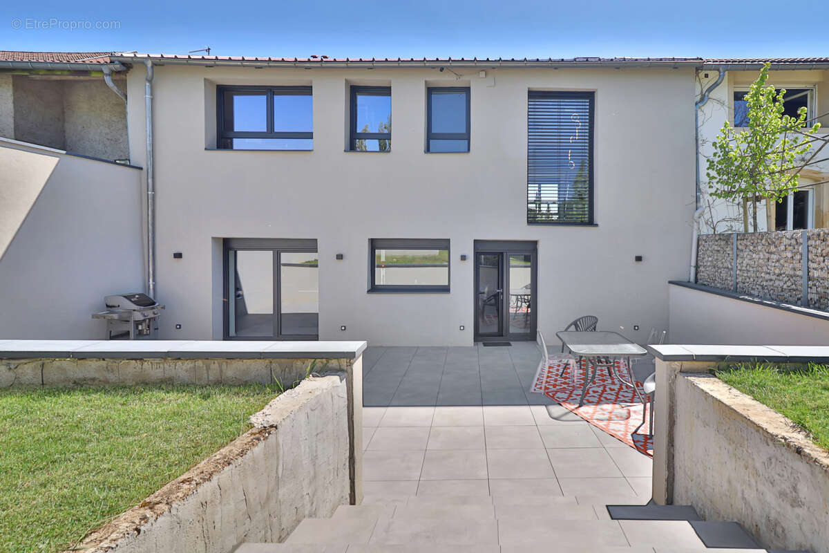 Maison à AUDUN-LE-ROMAN