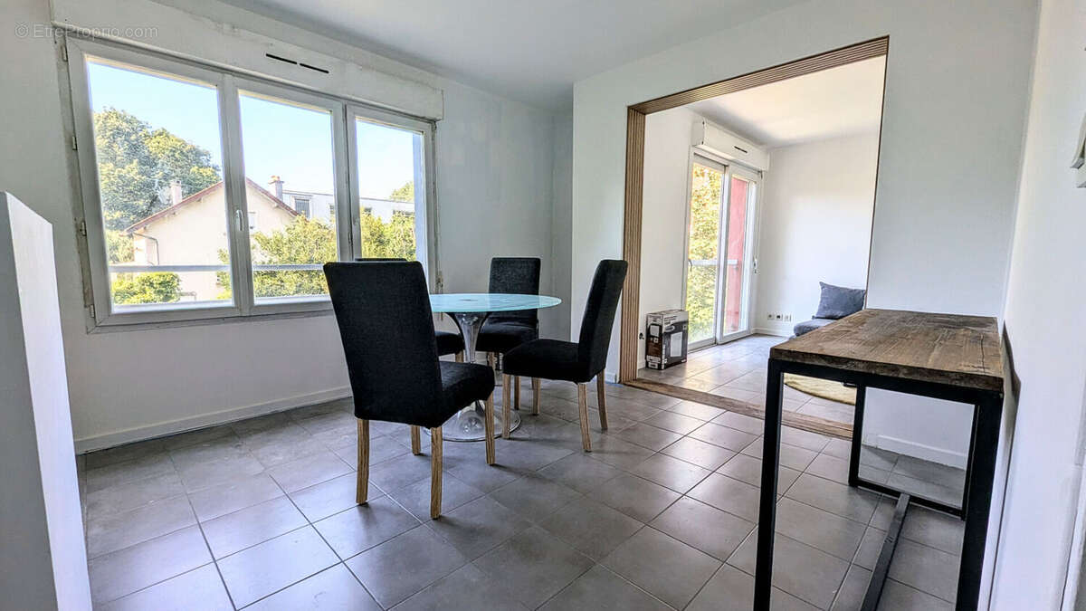 Appartement Saint Denis 4 pièce(s) 55.07 m2 - photo 2