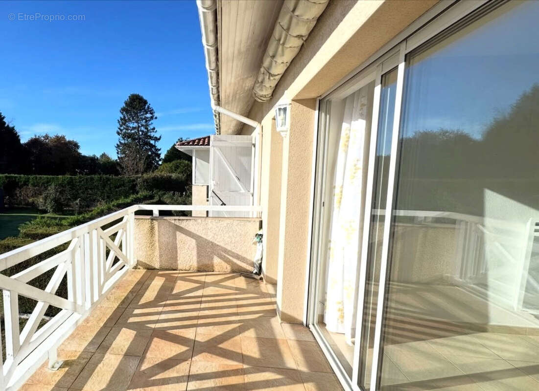 Appartement à ANGRESSE