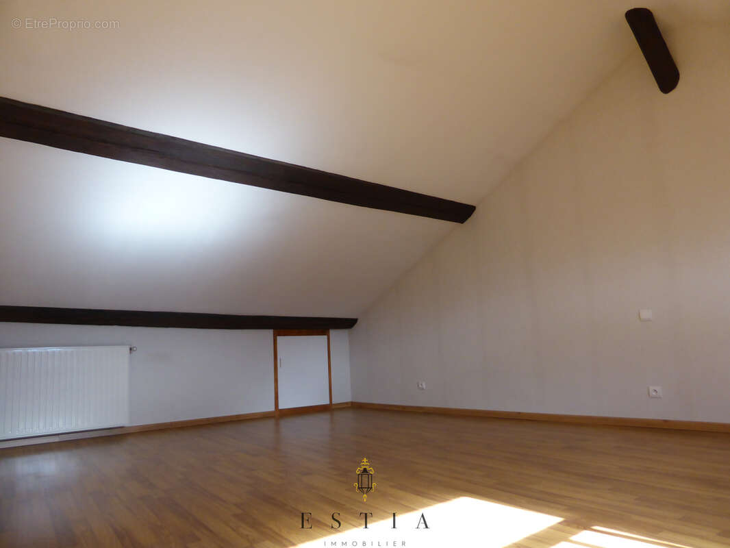 Appartement à LAY-SAINT-CHRISTOPHE