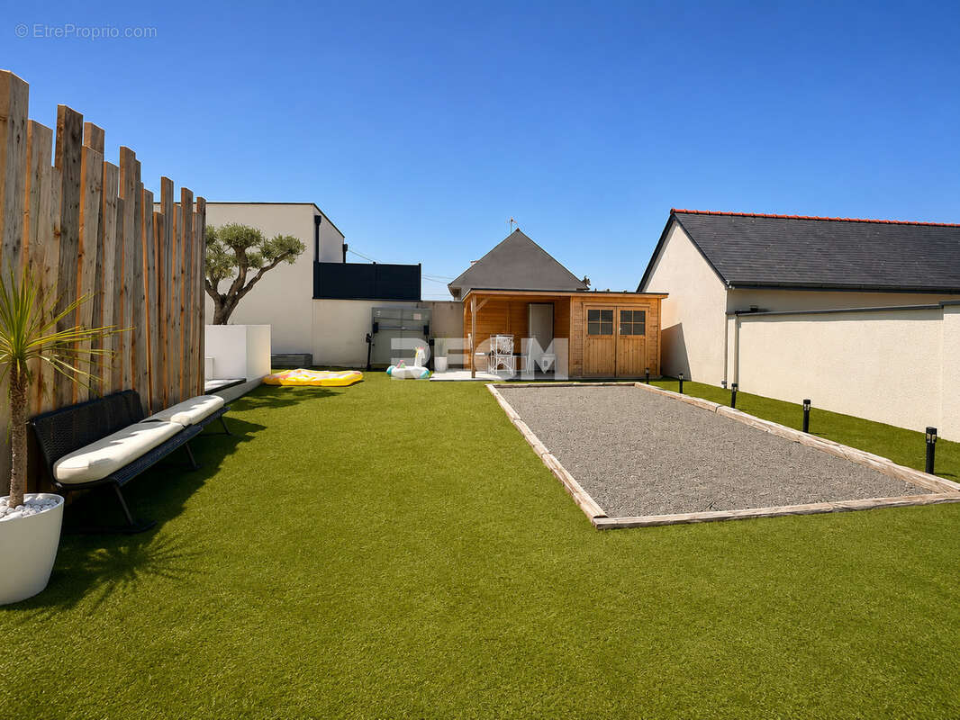 Maison contemporaine de 149 m2 avec piscine chauffée, suite parentale et climatisation   Varrains - photo 17