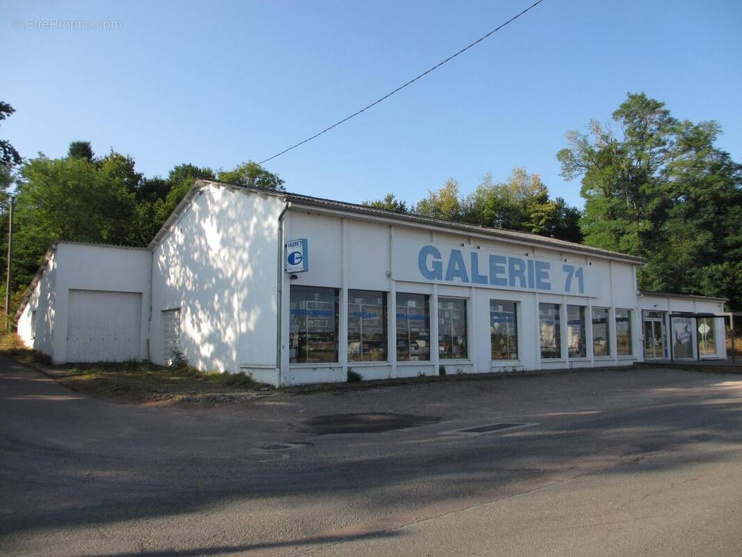 Photo 1 - Commerce à CHAUFFAILLES